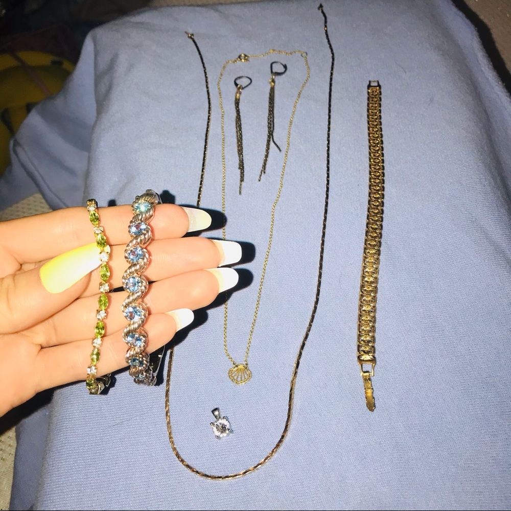 Gold set with Diamond Pennant